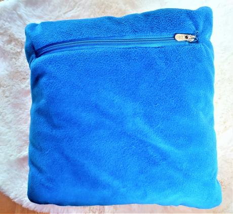 Medvídci na plyšovém polštářku,