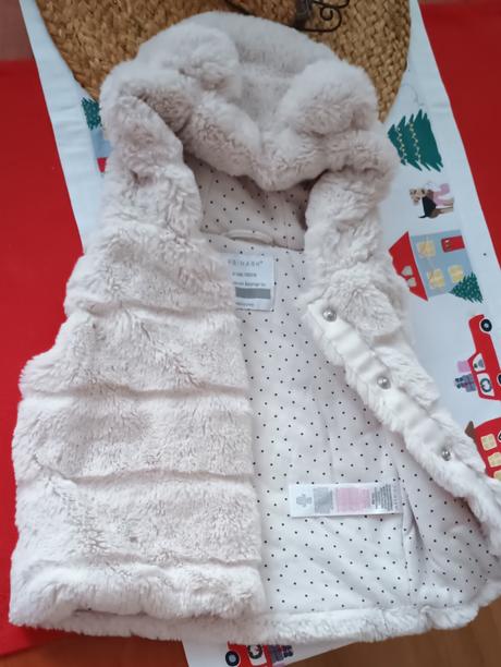 Nádherná chlupatá vestička s oušky na kapuci, primark,80