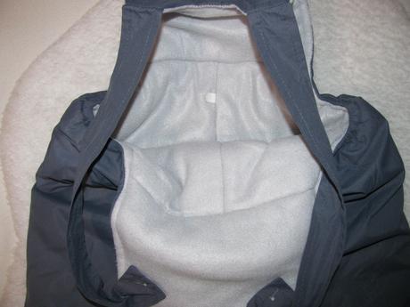 Tmavě šedé oteplovačky, 92