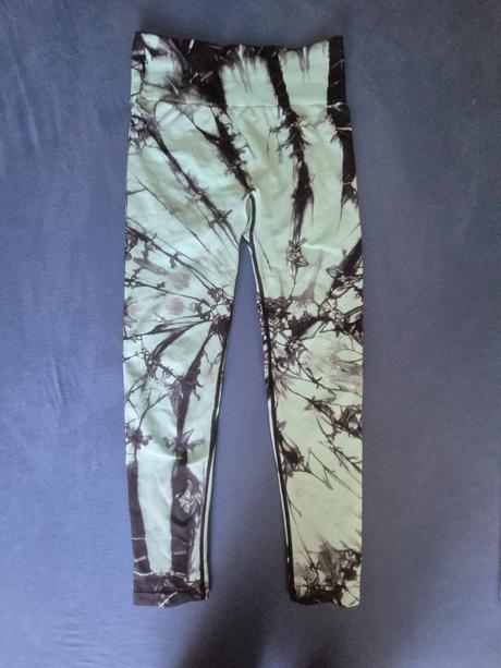 Legíny zvýrazňující postavu vel. s, s