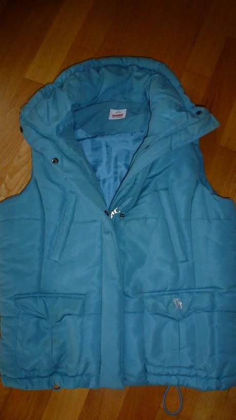 Tlustá naducaná modrá dámská vesta, takko,38