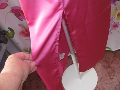 Letní společenské saténové šaty, 36