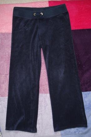 Sametové tepláčky, 122