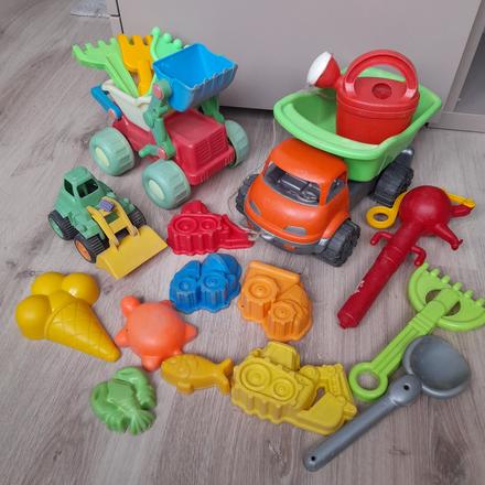 Hračky na pískoviště,