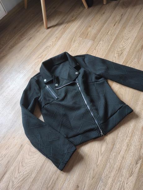 Černý podzimní křivák, s