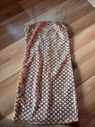 Příležitostní šaty, 36