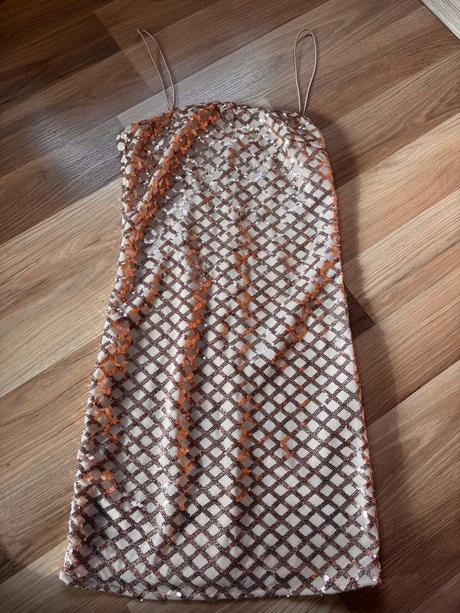 Příležitostní šaty, 36