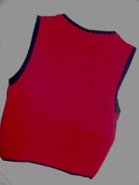 Krásná úpletová vesta - mašinka tomáš, 86