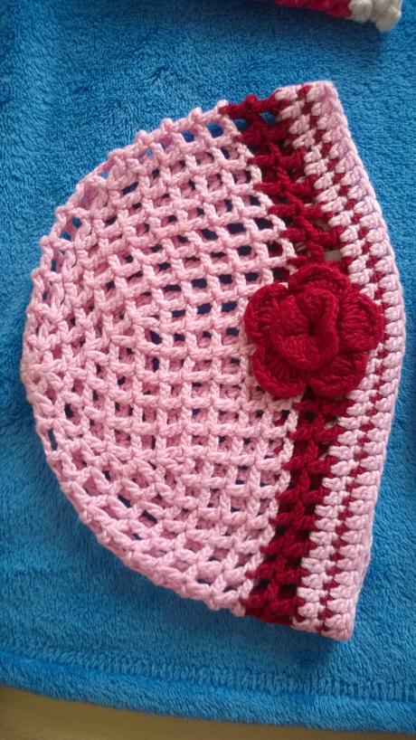 12 x háčkovaná čepička / čepice 50kč/ks, 86