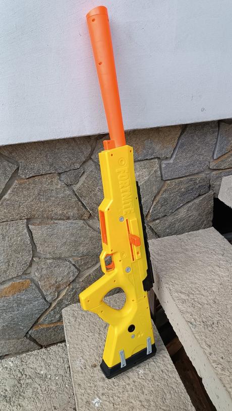 Puška nefr fortnite,