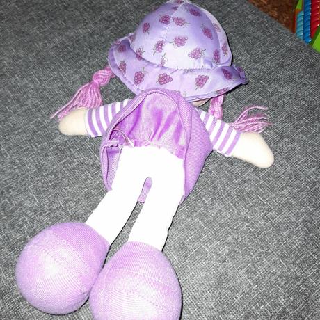 Látková panenka fialová,