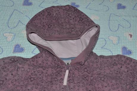 Fialová mikina s jemným potiskem, c&a,116