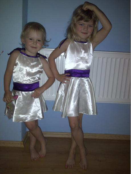 Šatečky pro družičky šampáň - kus 500 kč, 104