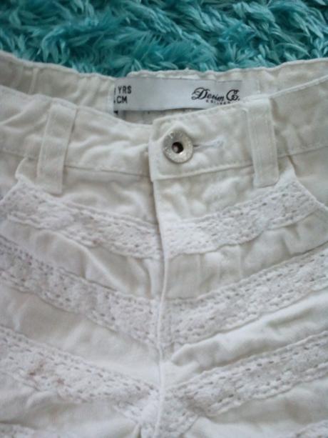 Kraťasy krajkové zn.denimco vel.134, denim co,134
