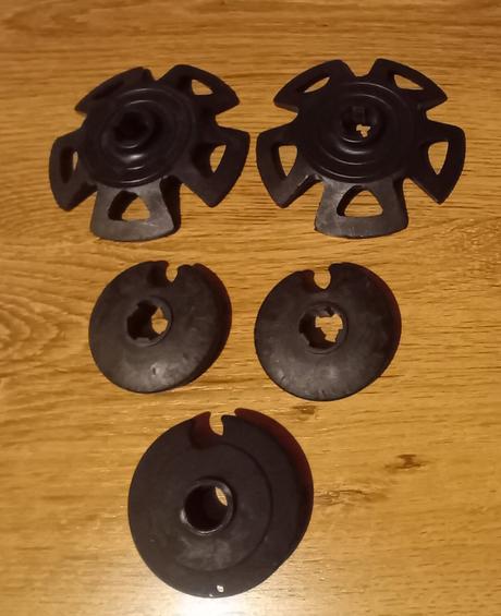 Plastové talířky k holím, 