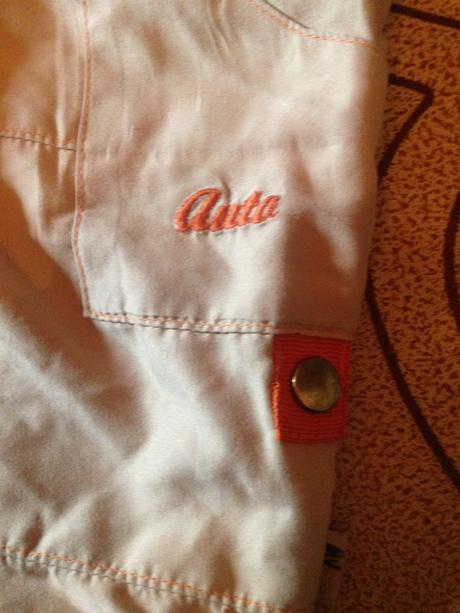 Klučičí kalhoty auta, 68