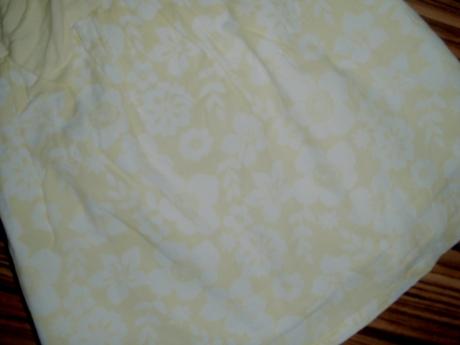 Krásné vzdušné žlutobílé šatečky, cherokee,92