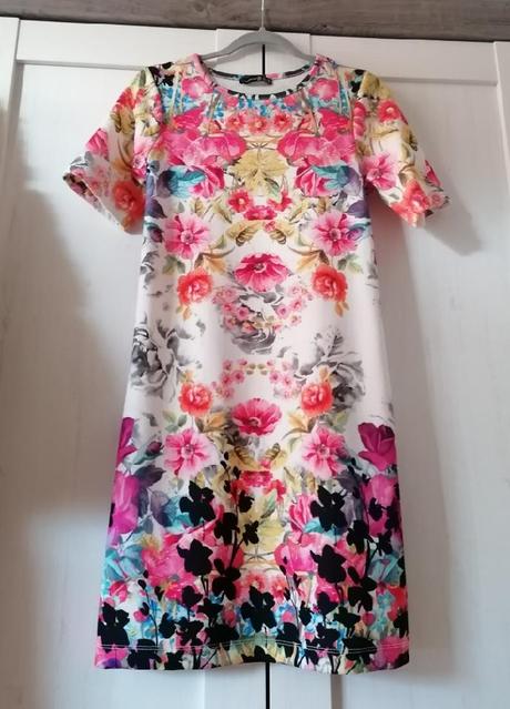 Květované šaty, atmosphere,38