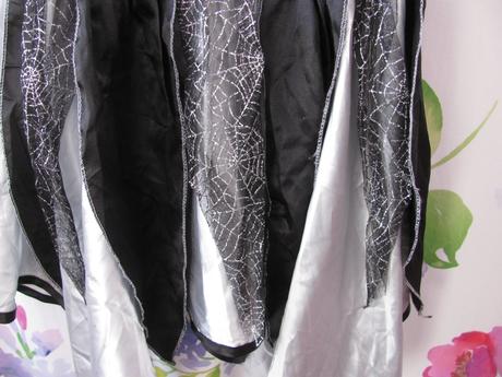 Karnevalový kostým-šaty krásné čarodějky,upírky, 