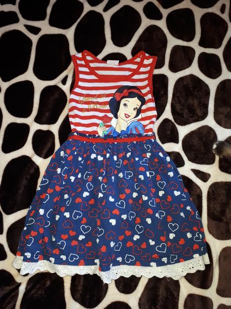 Šaty se sněhurkou, 104