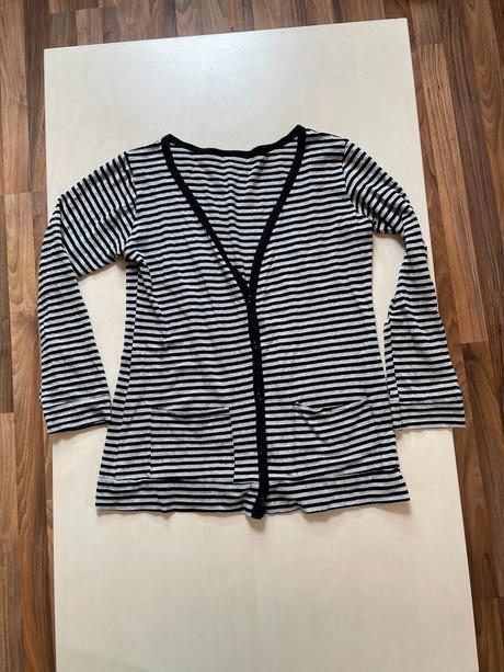 Proužkovaný zapínací svetřík, vel s/m, s