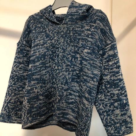 Modrý svetřík s kapucí, 98