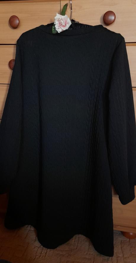 Teplákové černé šaty s embosovaným vzorem, l