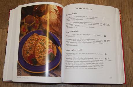 Kniha,knížka,kuchařka česká domácí kuchařka,