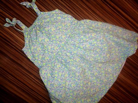 Krásné šaty s drobnými kytičkami, marks & spencer,110