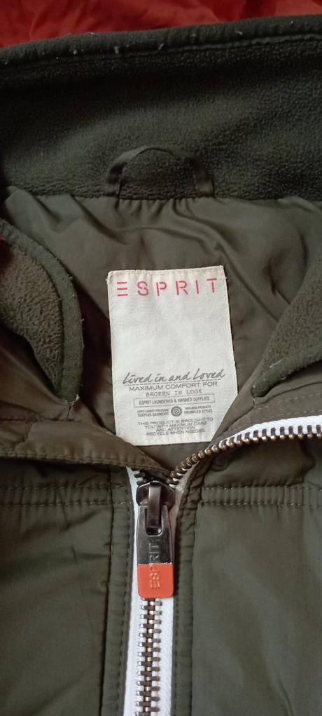 Bunda zn."esprit" vel."xs" je větší, měrte prosím, esprit