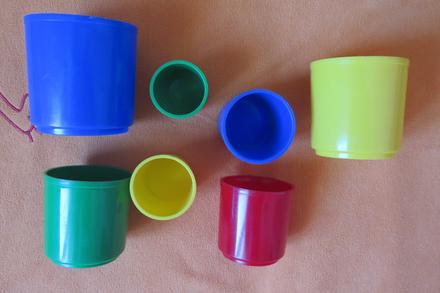 Plastové misky - 7 ks,