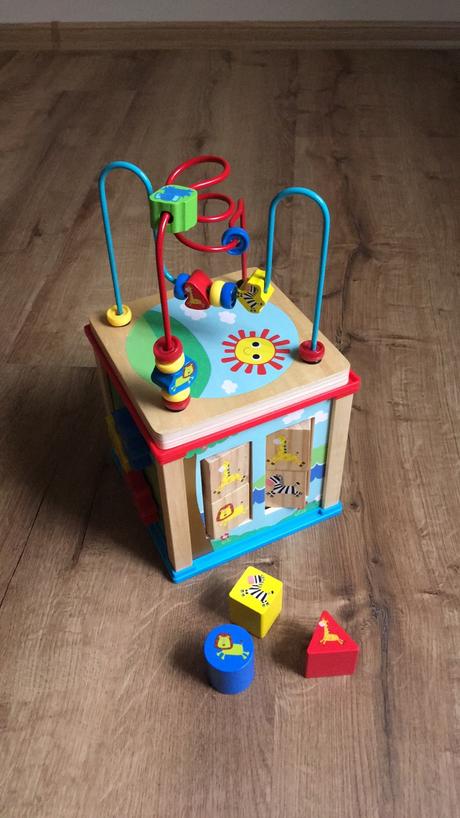 Interaktivní krychle - montessori hračka,