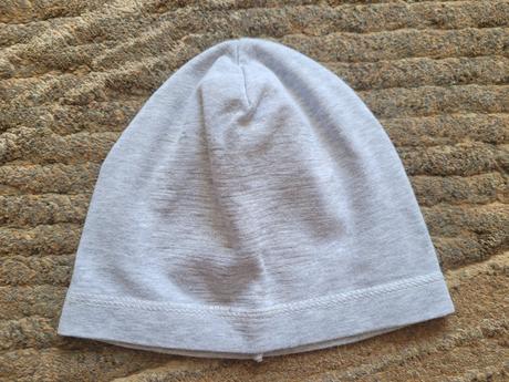 Tenká čepice se stříbrným srdíčkem, 122