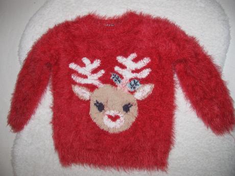 Červený svetřík se sobem, pepco,92