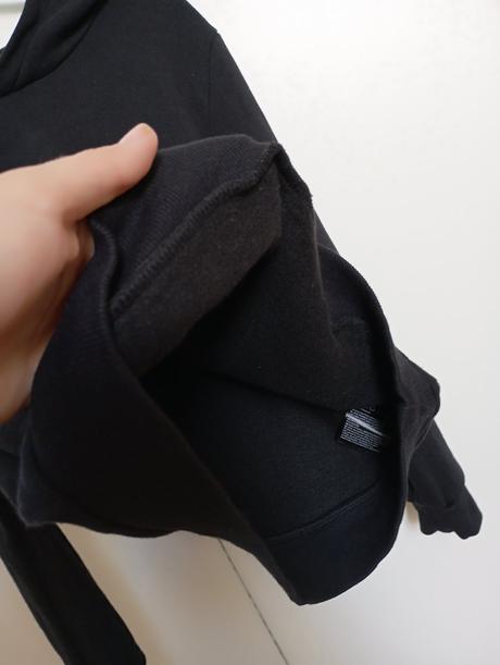 Černá mikina s kapucí a klokaní kapsou, h&m,134