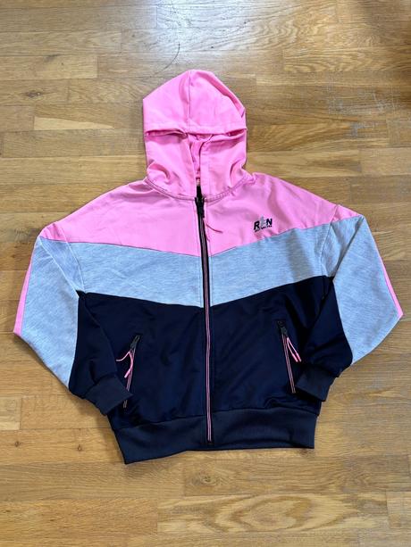 Tepláková souprava, 152