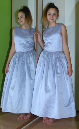 Společenské slavnostní plesové šaty i pro družičku, 176