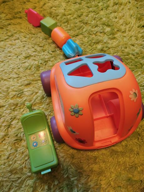 Vkládačka pro nejmensi - auto s telefonem,