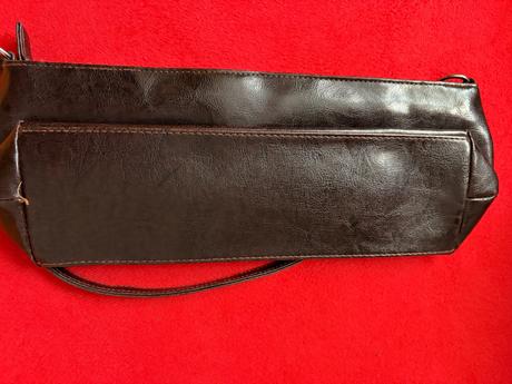 Malá hnědá kabelka z umělé kůže, 