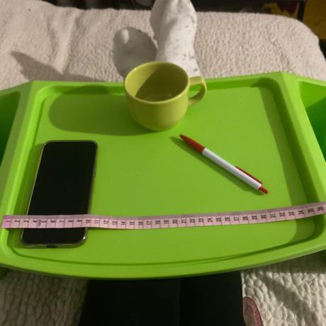 Plastový přenosný gaučostolek- dedra,