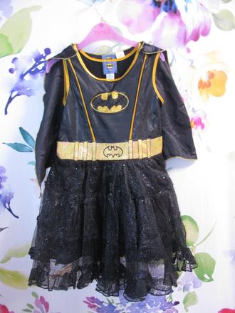 Karnevalový kostým-šaty s pláštěm batman,