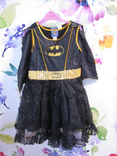 Karnevalový kostým-šaty s pláštěm batman,
