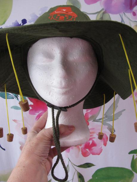 Kostým-khaki australský klobouk,