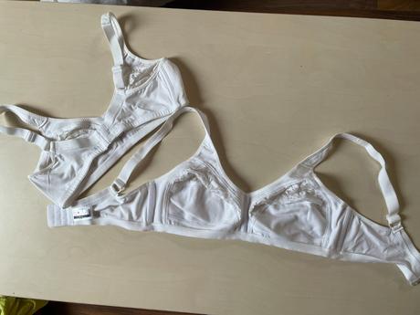 Nová, 2 kusy podprsenka, 85c, možná spíše 85/b, bo, xl / xxl