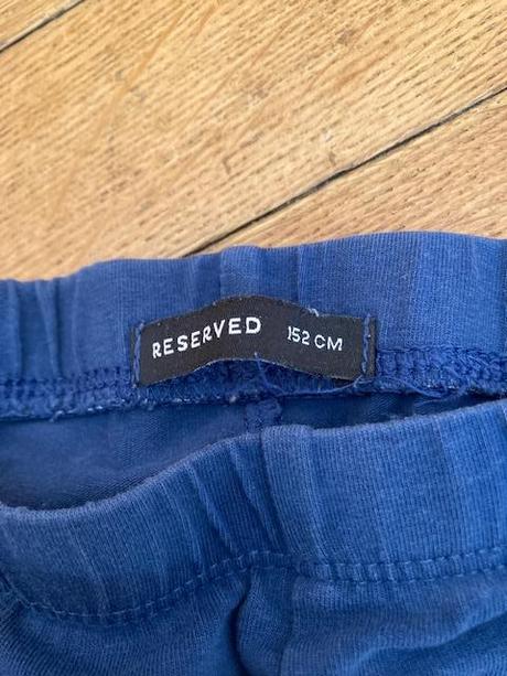 Modré legíny s nápisem, reserved,152