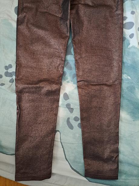 Džíny metalického vzhledu, calzedonia,158