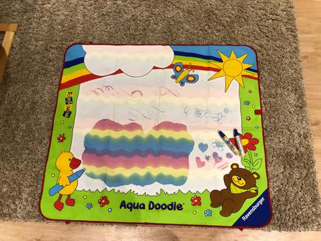 Aqua doodle podlozka a 2 tuzky na vodu,