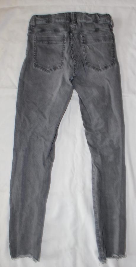 Ub136. dřené džíny slimky s dírou-koleno 11-12 let, next,152