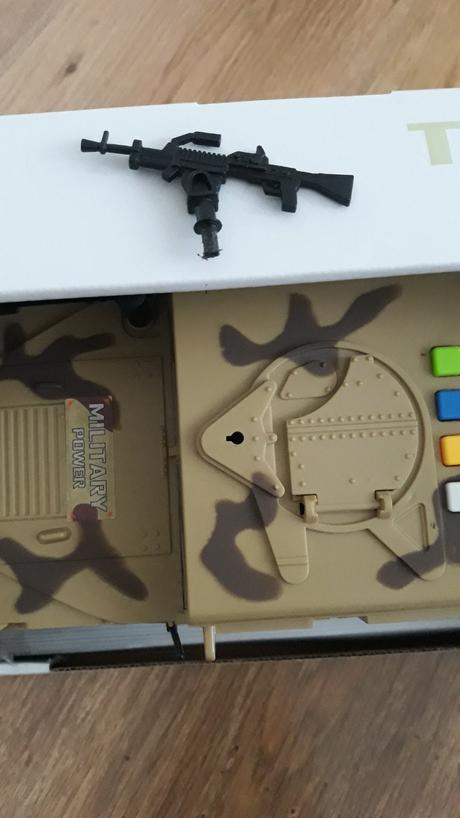 Nové vojenské auto hračka.,