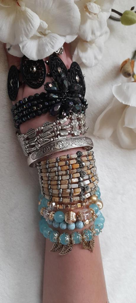 Elastický společenský náramek s kamínky, orsay